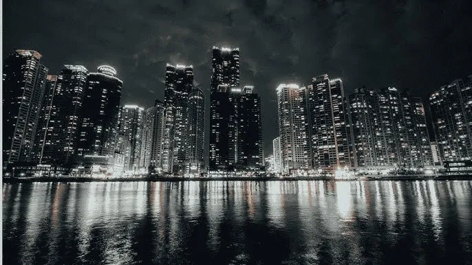西条琉璃番号 - 城市之光：霓虹背后的人间烟火